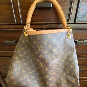 Authentic Louis Vuitton Artsy MM